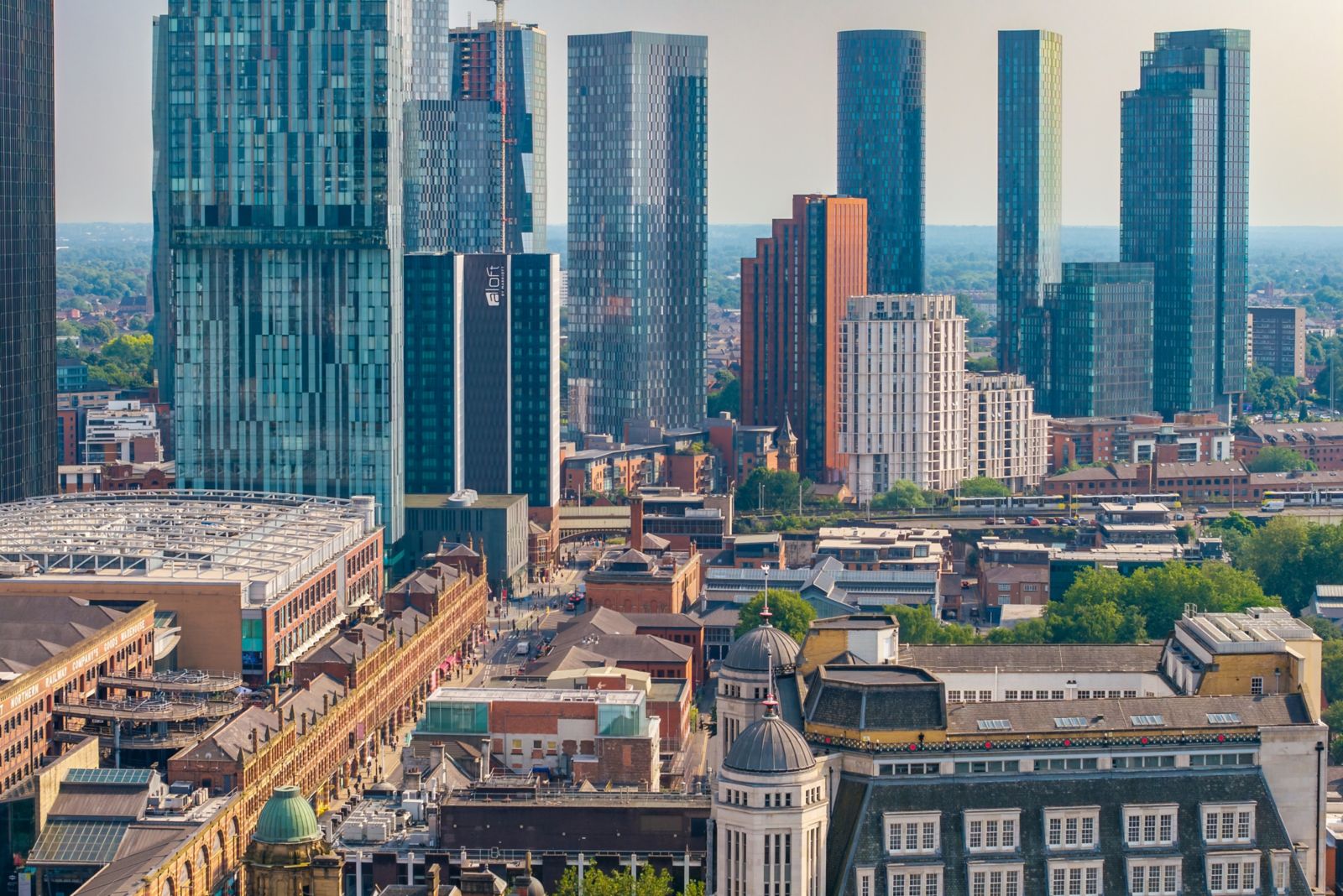 Aloft Manchester tower on Deansgate within the city skyline